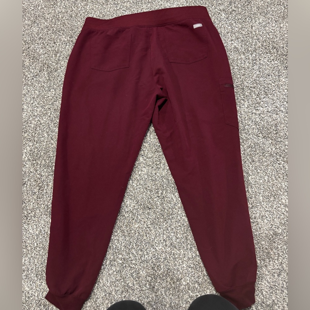Figs Zamora Scrub Joggers 
Women’s XL 
Burgundy